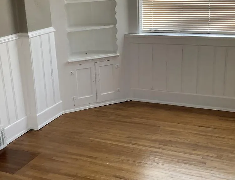 This room could be a bedroom / office NO closet, Beautiful corner cabinet with glass knobs