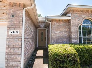 706 Mill Branch Dr, Garland, TX 75040