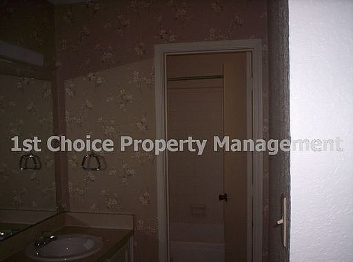 4th image of 7713 Jennifer Ln