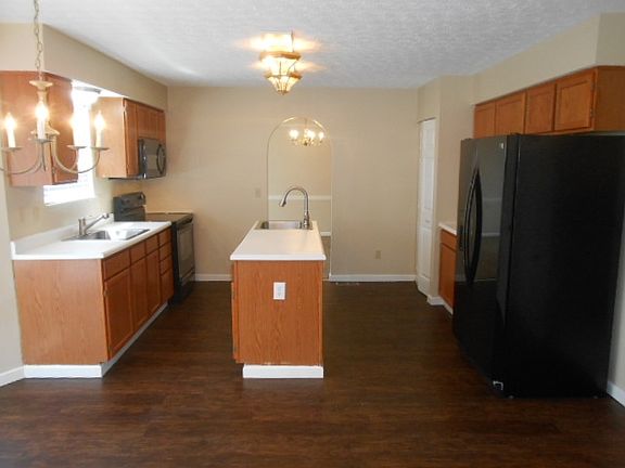 4th image of 17 W Woodstone