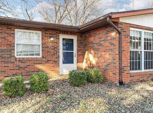 213 Saint John Dr, Belleville, IL 62221