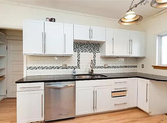 4th image of 4729 Fairmount Ave