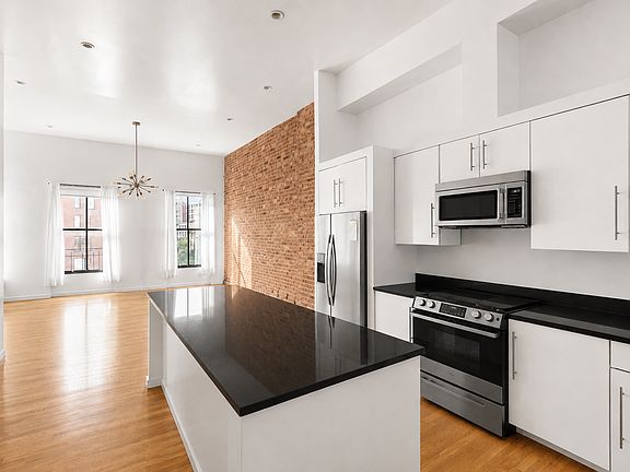 3rd image of 279 Church St APT 4