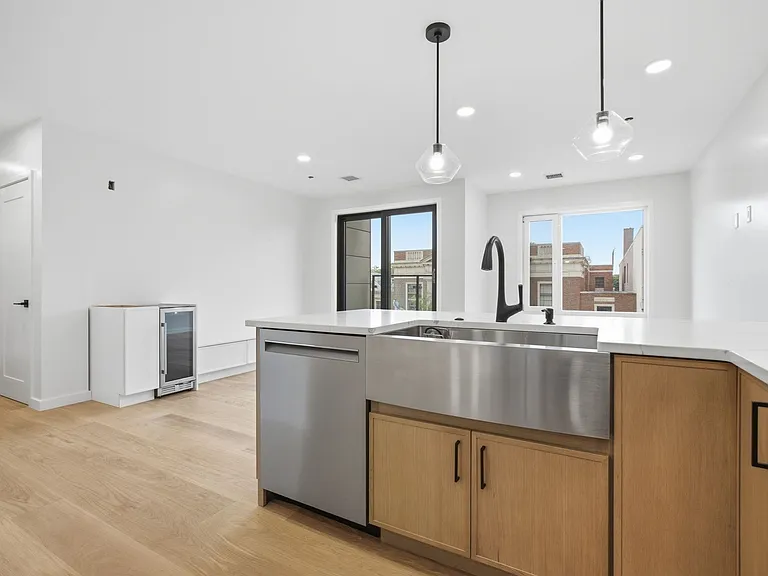 457 W Broadway #203 — Photo 5