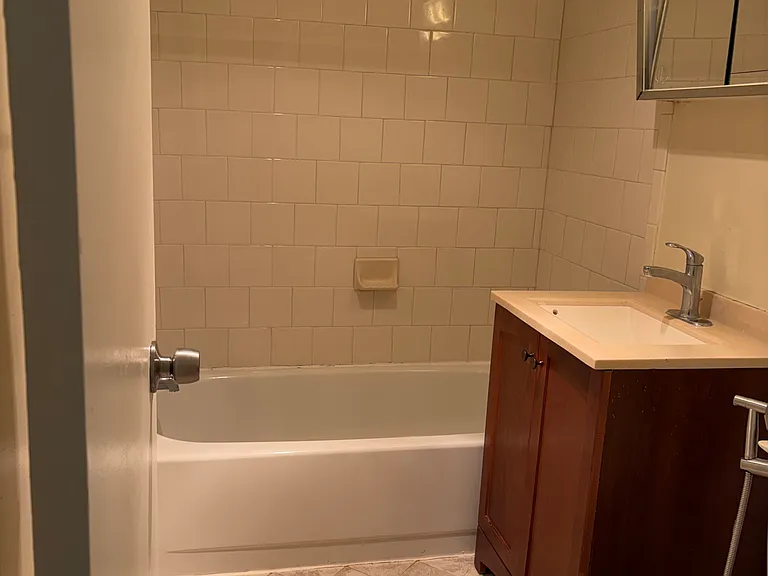 300 W Glebe Rd #300 — Photo 7