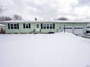 6148 Reger Dr, Lockport, NY 14094