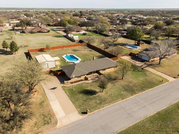 1608 Yucca St, Iowa Park, TX 76367