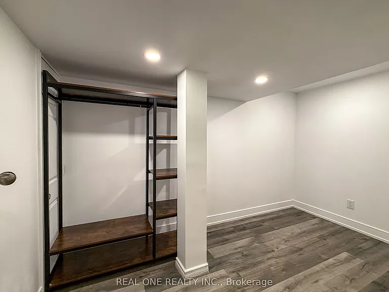 3421 Ellengale Dr W #LOWER — Photo 10