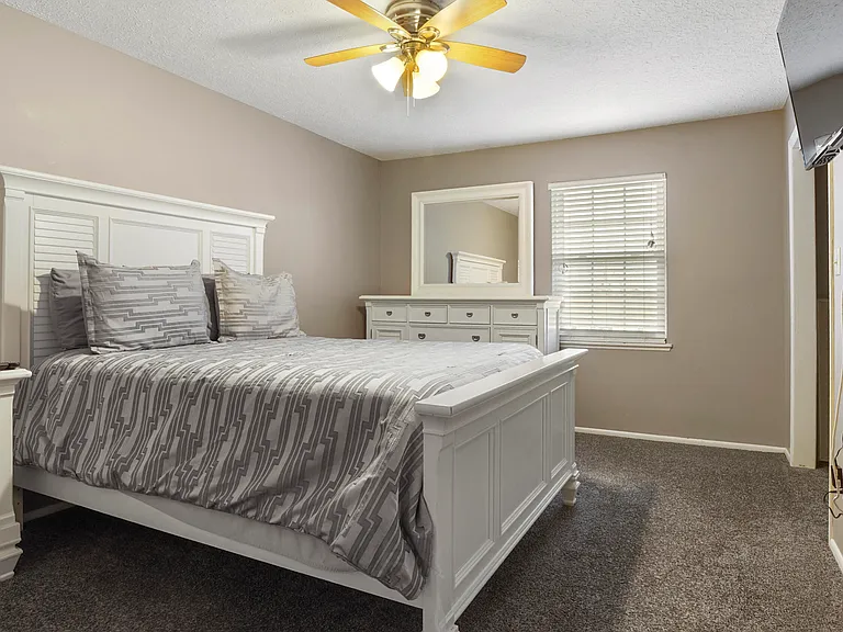 2518 Johnson Dr — Photo 25