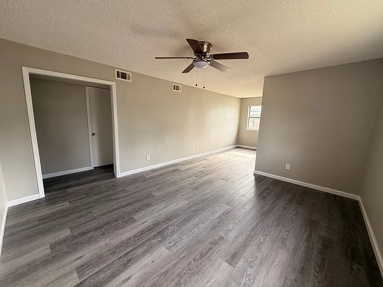 920 N Fargo Ave — Photo 2