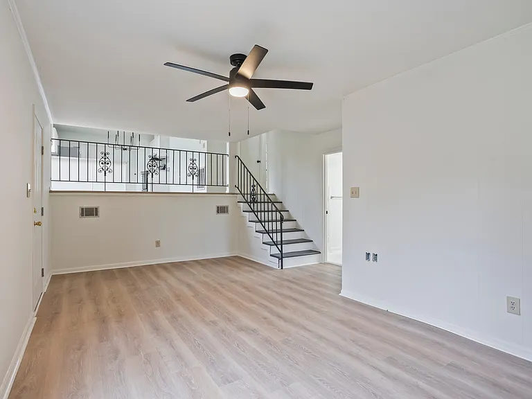 3709 Kingsgate Dr — Photo 16