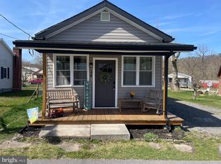 38 Amelia St, Paw Paw, WV 25434
