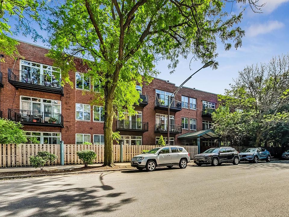 1st image of 2333 W Saint Paul Ave APT 218