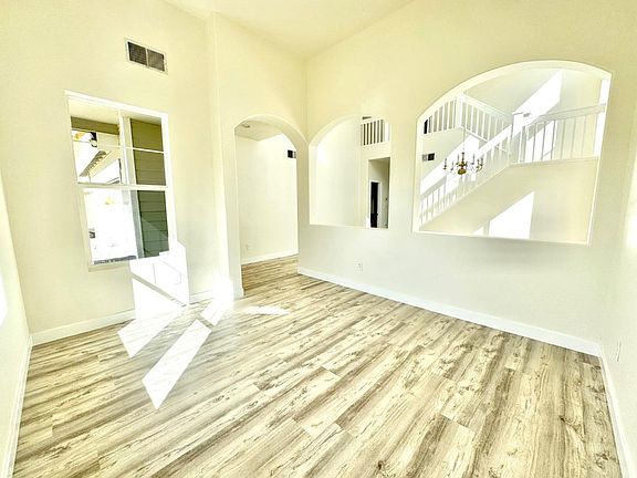 3rd image of 544 Rockingham Ct