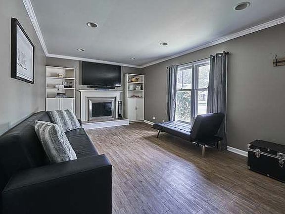 3rd image of 100 S Deerpath Dr