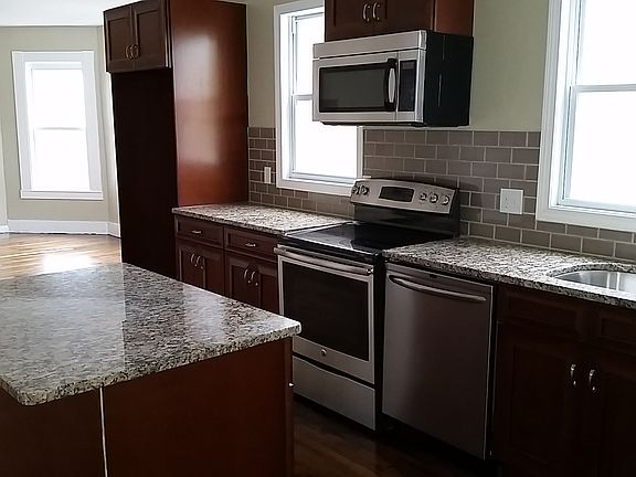 Beautiful Renovated Kitchen - Granite, Stainless Steel Appli