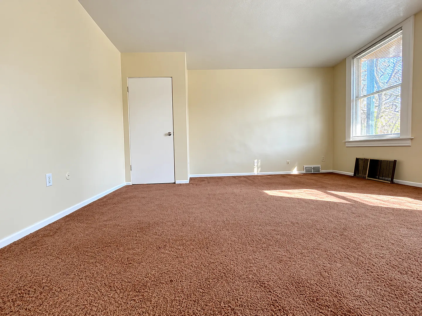 546 Greenfield Avenue — Photo 4