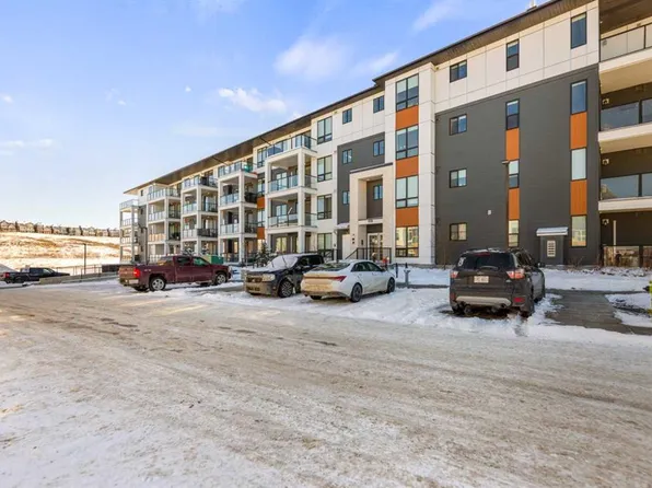15 N Sage Meadows Lndg NW #4215, Calgary, AB T3P 1E5