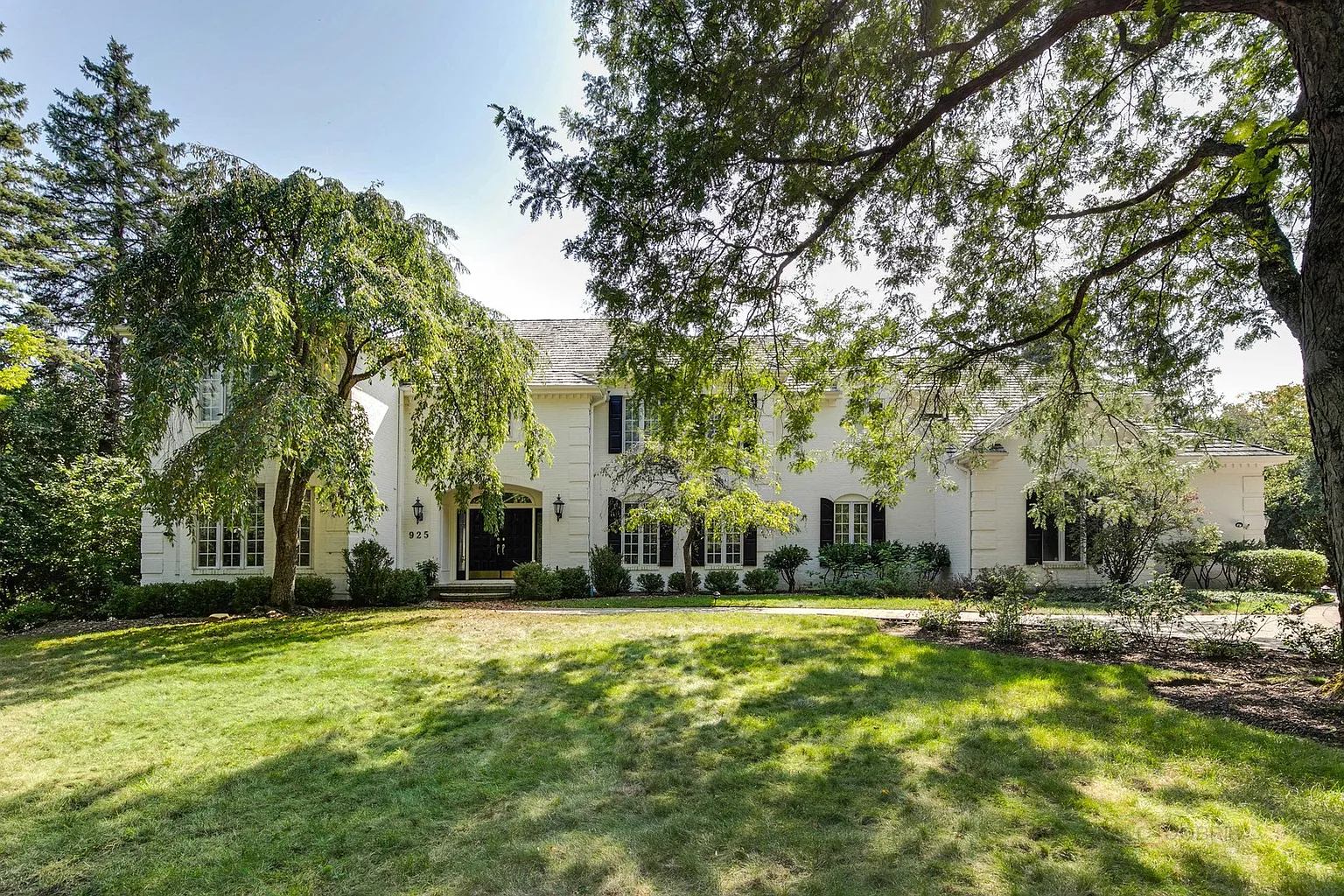 925 Walden Ln photo 1