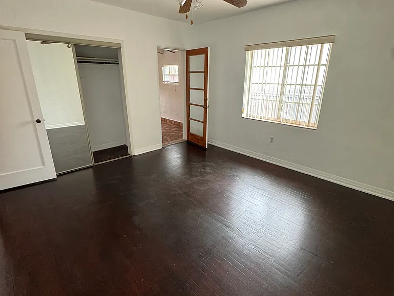 1810 SW 24th Ter — Photo 10