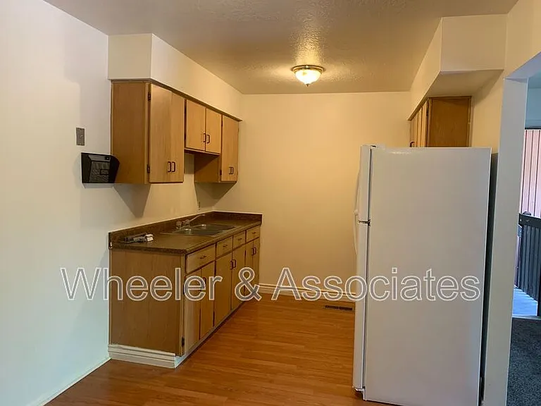 2650 Jefferson Ave #12 — Photo 5
