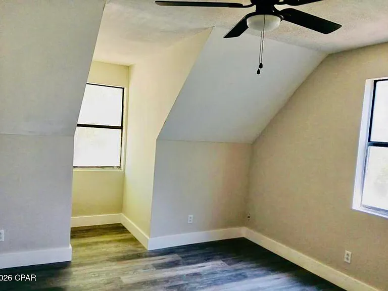 1825 Watkins Ave — Photo 10