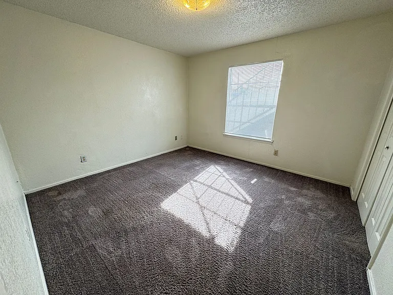 1106 Eastside Dr — Photo 7