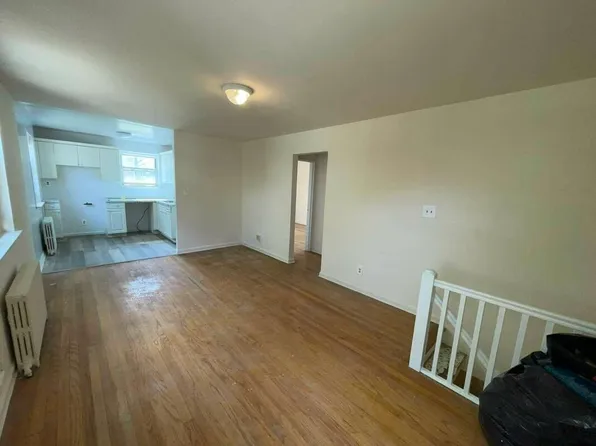 6715 214th St, Oakland Gardens, NY 11364