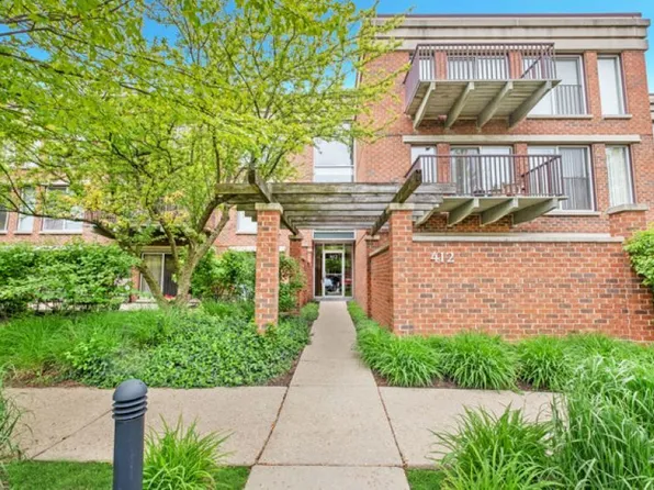 412 Kelburn Rd APT 313, Deerfield, IL 60015