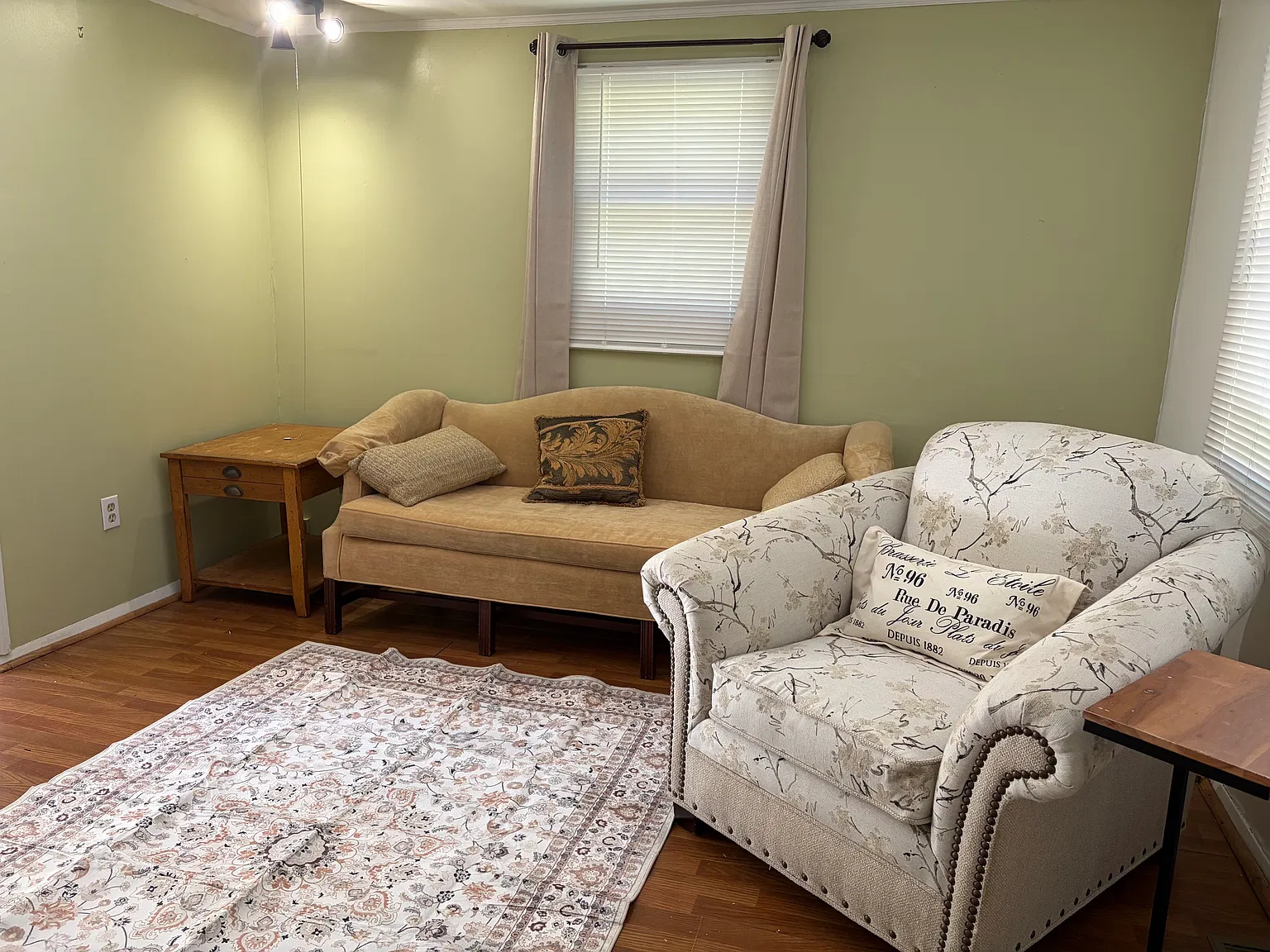2 bed, 900 sqft, $1,050 — Photo 3