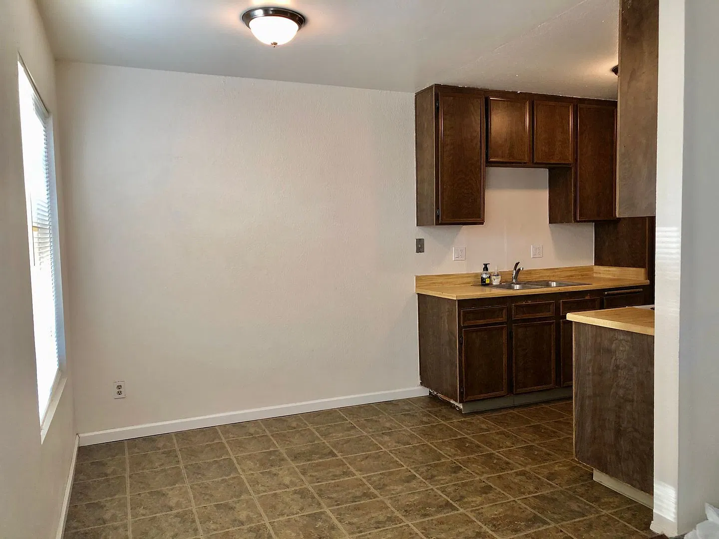12711Laurel Street — Photo 3