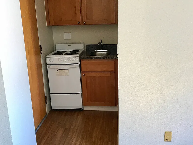 Oasis Apartments — Photo 15