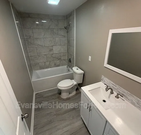 1404 Oakley St — Photo 9