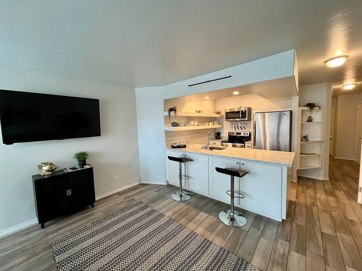 2 bed, 967 sqft, $2,600 — Photo 2