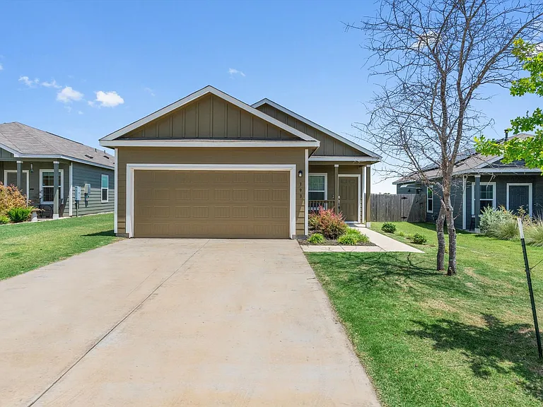 393 Gabbro Gdns — Photo 1