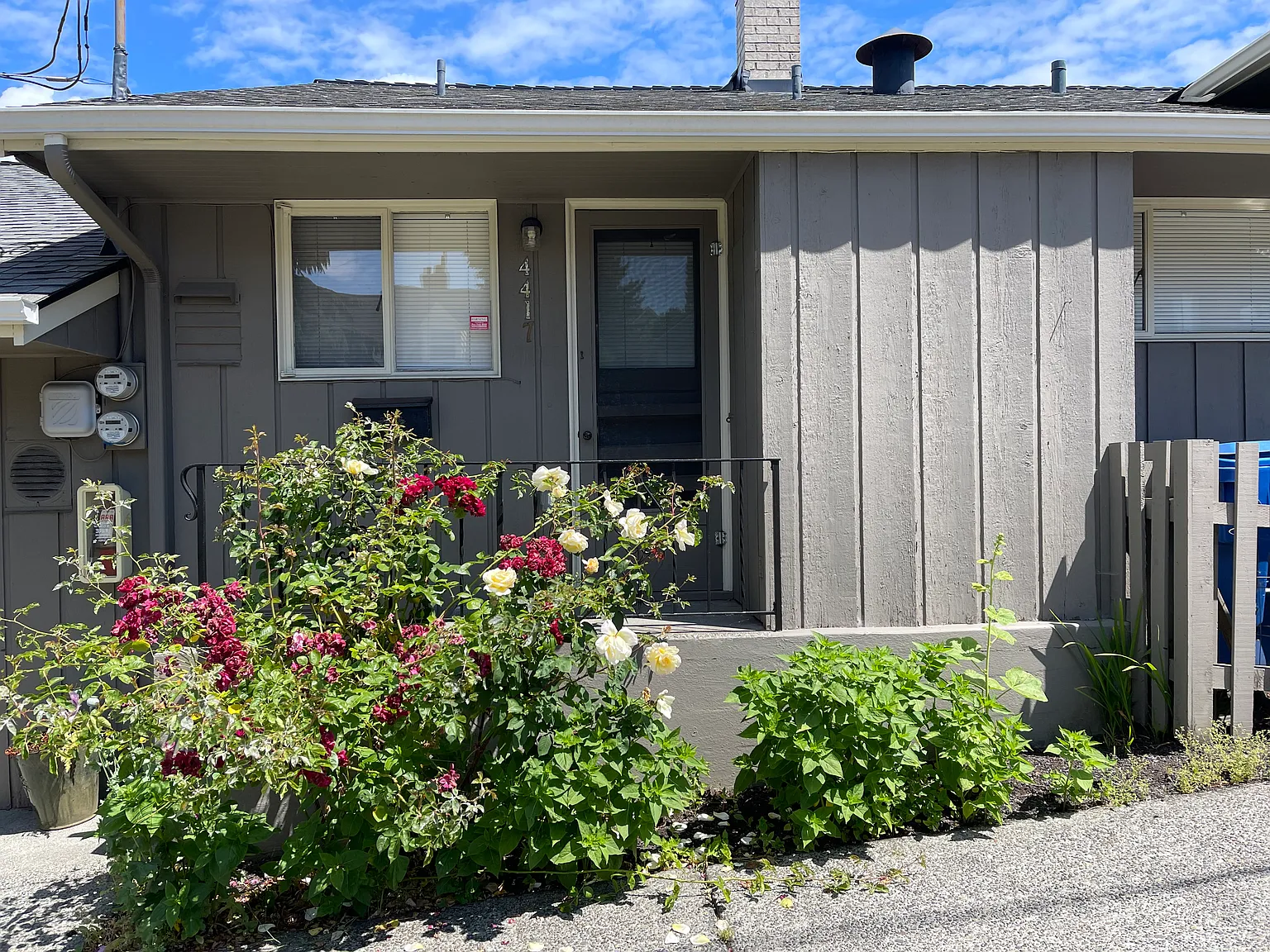 2 bed, 760 sqft, $2,300 — Photo 1
