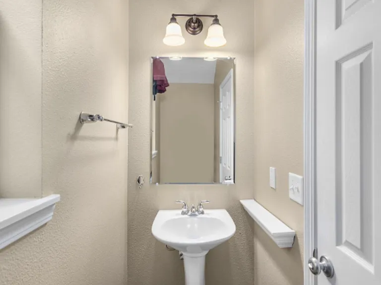 1022 SE Bacarra St — Photo 15