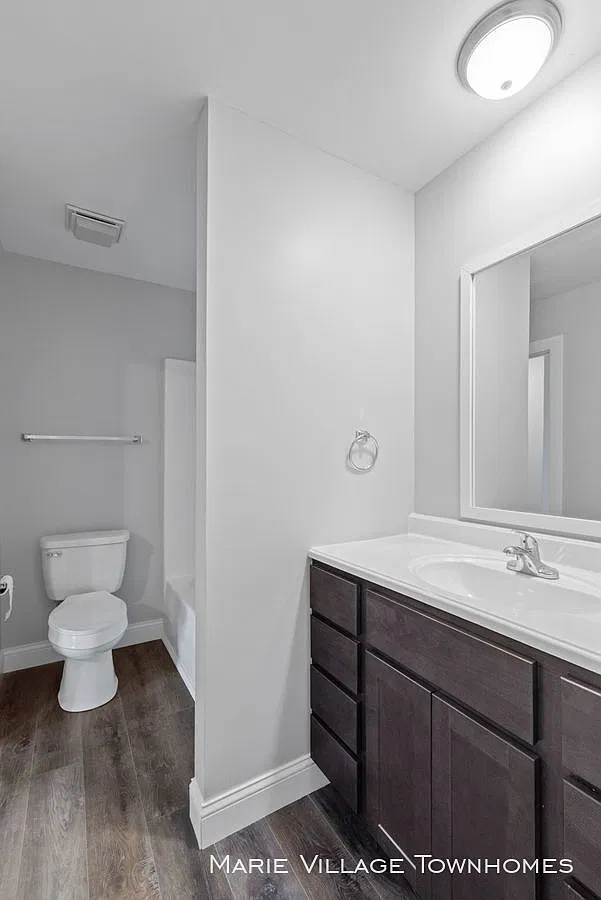 2211 Cordova Court - A — Photo 2