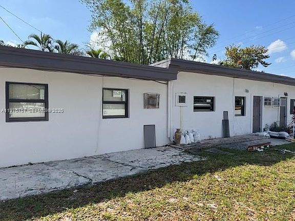3rd image of 2784 SW 14th St