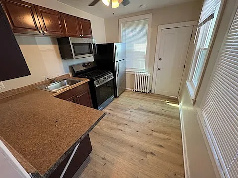 3 bed, 1.5 bath, 1050 sqft, $1,800 — Photo 4