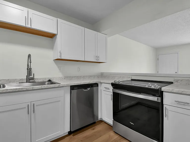 Coventry Apartments — Photo 16