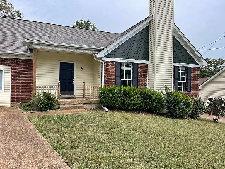 1812 Barnwell Ct — Photo 2