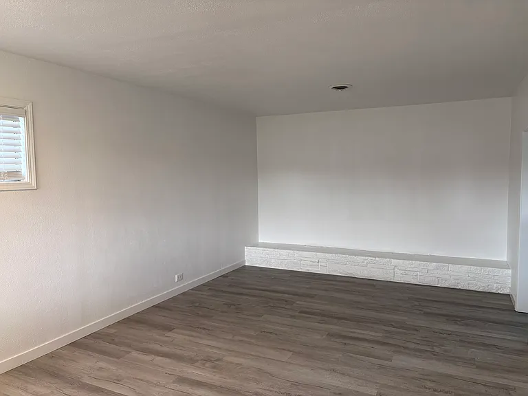 2109 Dallas St — Photo 7