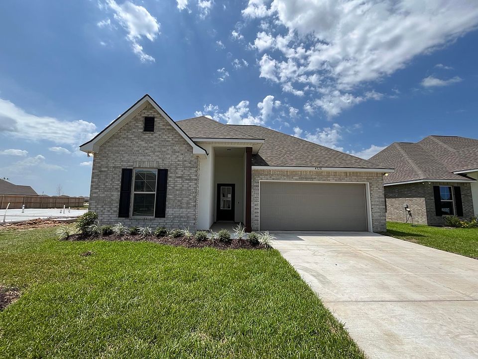 1st image of 4528 Green Wood Way