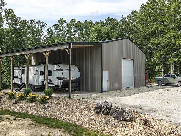 3rd image of 956 Rustling Oaks Ln