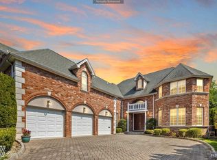 1080 Arcadian Way, Fort Lee, NJ 07024