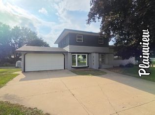420 5th St SW, Plainview, MN 55964