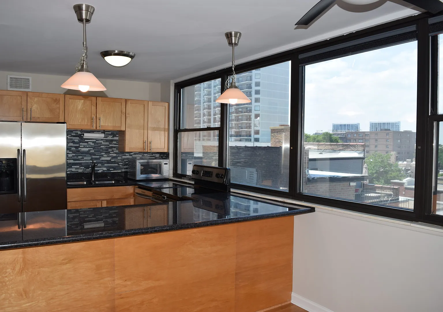 1 bed, 785 sqft, $2,700 — Photo 3