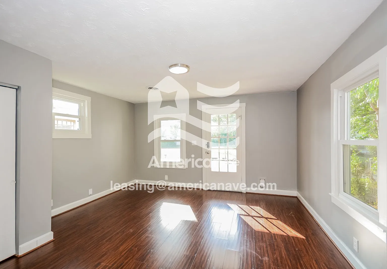 3 bed, 1.0 bath, 1297 sqft, $1,550 — Photo 3