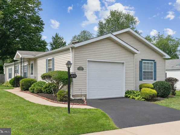 1091 Jfk Dr, North Wales, PA 19454